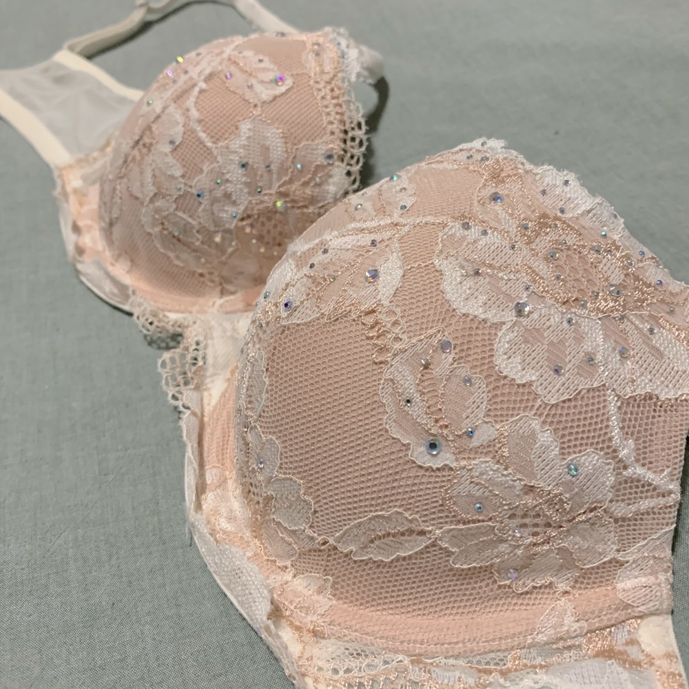 💕Body by Victoria LIGHTLY LINED Demi Bra💕